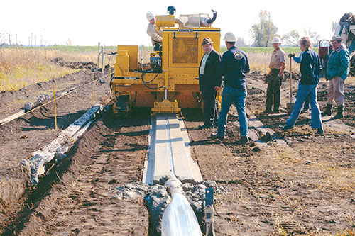 GT-6000 trimming and pouring slot drainage trench around inflatable form