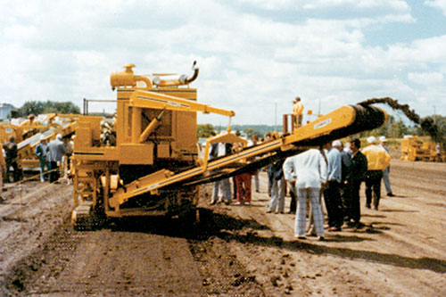 ST-120, GOMACO’s first two-track trimmer