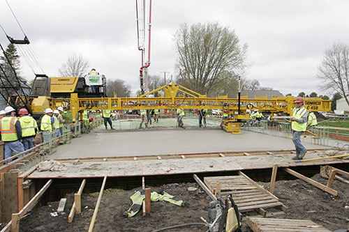 first bridge deck poured with a cylinder finisher equipped with 3D guidance
