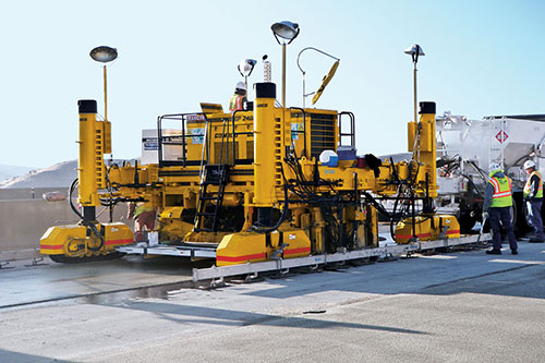 Four-track GP-2400 paver