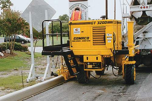 GT-3200 slipform paver