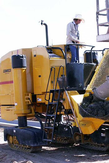 GT-3400 slipform paver