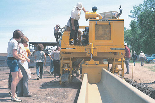 GT-6000 slipforming feed bunk