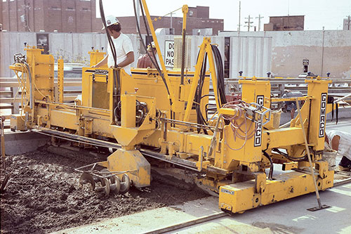 LS-300 low-slump paver with oscillating screeds