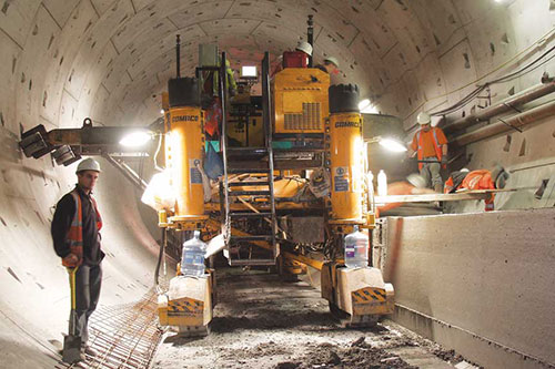 Commander III, paving on curved tunnel walls