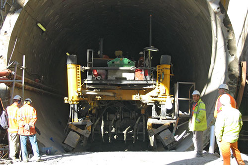 Commander III, paving on curved tunnel wall