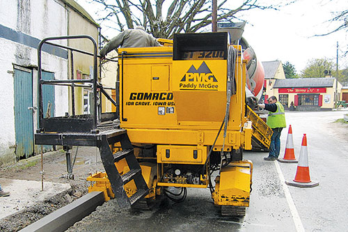 GT-3200 slipform paver