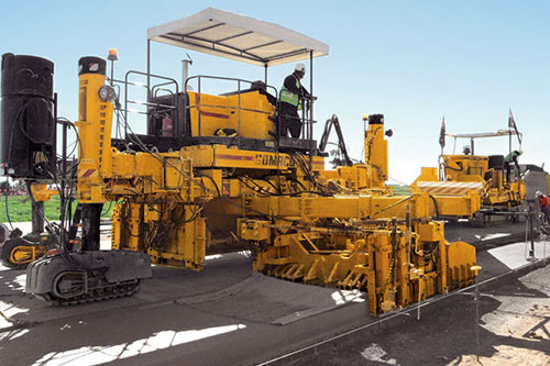 Commander III four-track paving, side mounted shoulder